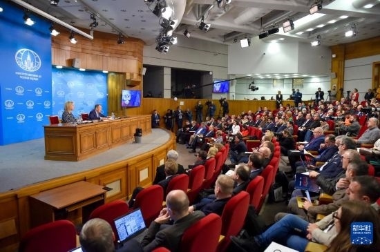 1月18日，在俄羅斯首都莫斯科，俄羅斯外長(zhǎng)拉夫羅夫回答記者提問(wèn)。新華社發(fā)（亞歷山大攝）