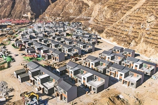 1月16日，門頭溝區(qū)齋堂鎮(zhèn)沿河口村，即將進入內部裝修環(huán)節(jié)的異地安置項目建設現(xiàn)場。