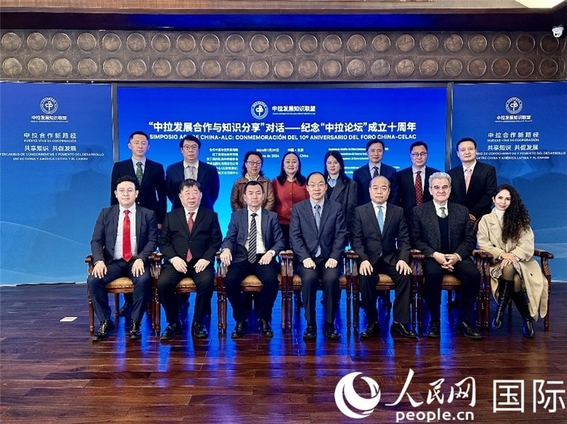 與會(huì)嘉賓合影留念。人民網(wǎng)記者 周雨攝