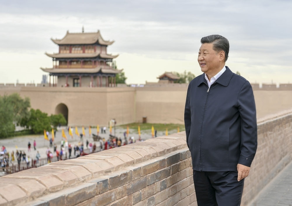 2019年8月20日上午，習(xí)近平來到嘉峪關(guān)關(guān)城，登上城樓察看關(guān)城整體面貌，聽取河西走廊長城、關(guān)隘歷史文化情況介紹。新華社記者 謝環(huán)馳 攝