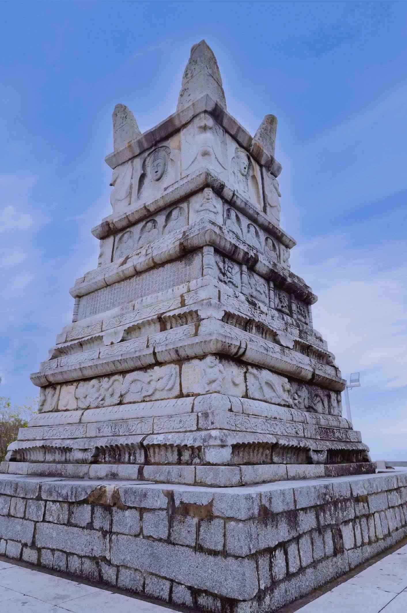 萬(wàn)壽塔。 陳芝 攝