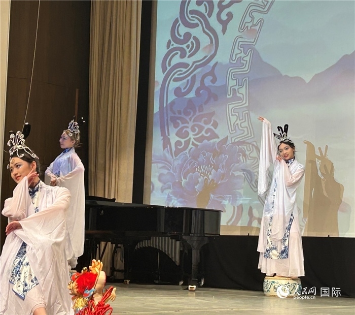 舞蹈《青花瓷》，表演者：德國中歐文化藝術(shù)交流協(xié)會