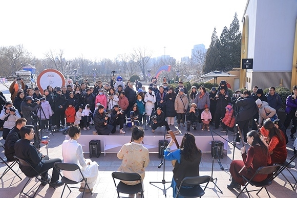 中國音樂學(xué)院“國樂快閃”演出。學(xué)校供圖