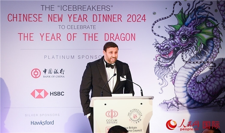 英國 48 家集團(tuán)俱樂部候任主席杰克·佩里致辭。人民網(wǎng) 郭錦標(biāo)攝