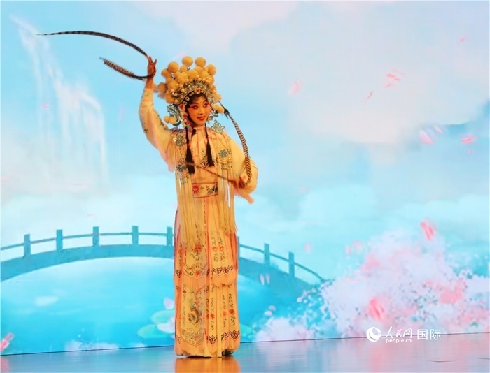 四川省成都市川劇研究院帶來了精彩的川劇演出。人民網(wǎng)記者 李志偉攝