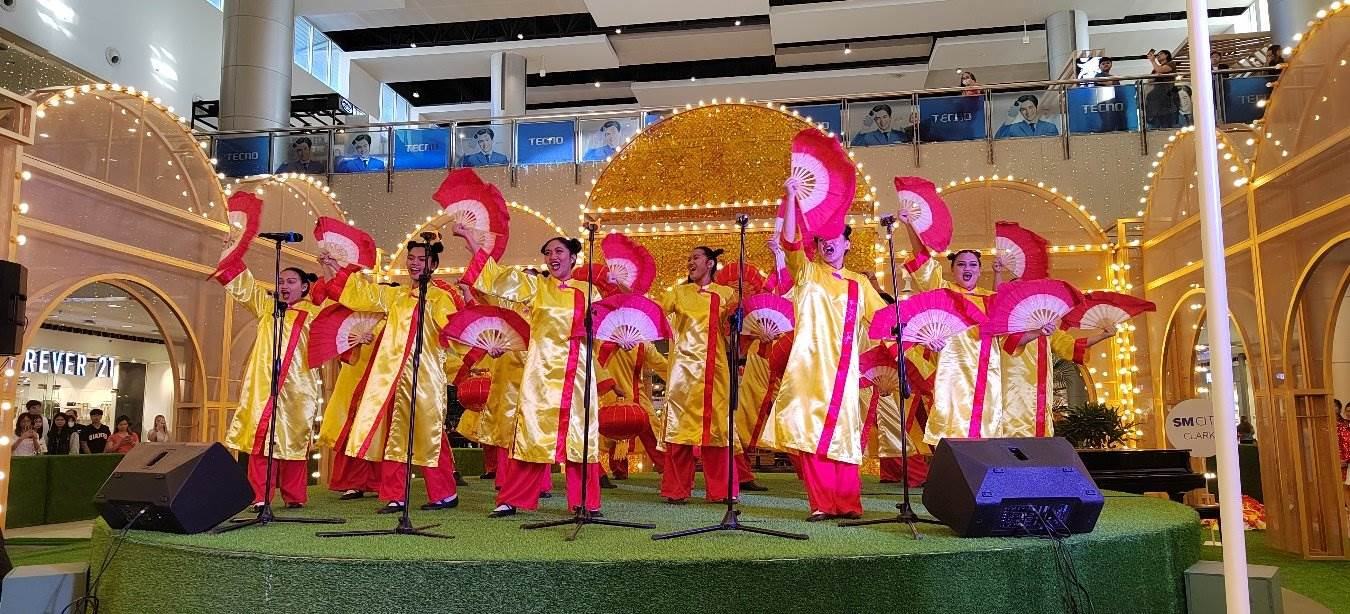 開幕式上活力四射的文藝節(jié)目引得觀眾陣陣喝彩。紅溪禮示大學(xué)孔子學(xué)院 供圖