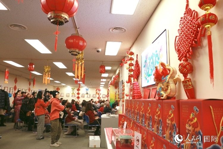 現(xiàn)場洋溢著濃郁的新春氛圍。人民網(wǎng) 許可攝