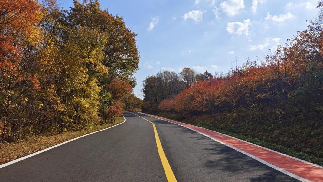 九臺區(qū)圍繞紅色文化、冰雪資源、特色民宿，進一步完善道路功能。九臺區(qū)委宣傳部供圖