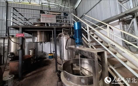 壩漆工業(yè)化量產(chǎn)設備。人民網(wǎng)記者 周雯攝