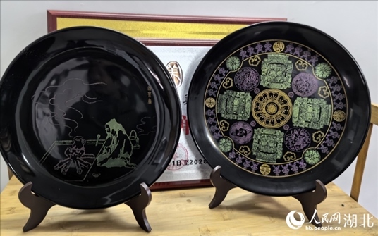 壩漆工藝品。人民網(wǎng)記者 周雯攝