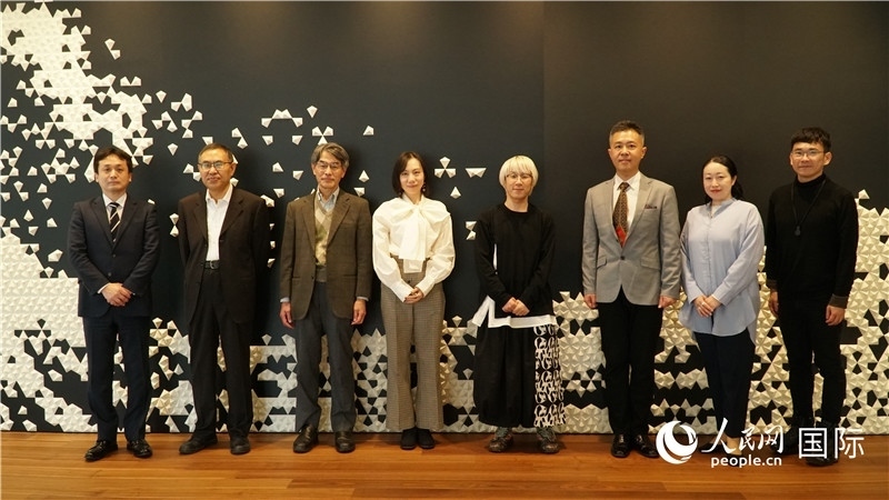 主辦方與嘉賓合影。人民網(wǎng) 蔣曉辰攝