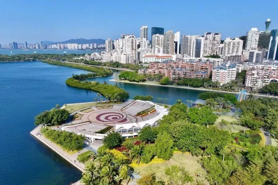 △1月24日，廈門筼筜湖白鷺洲公園及周邊城市景觀。