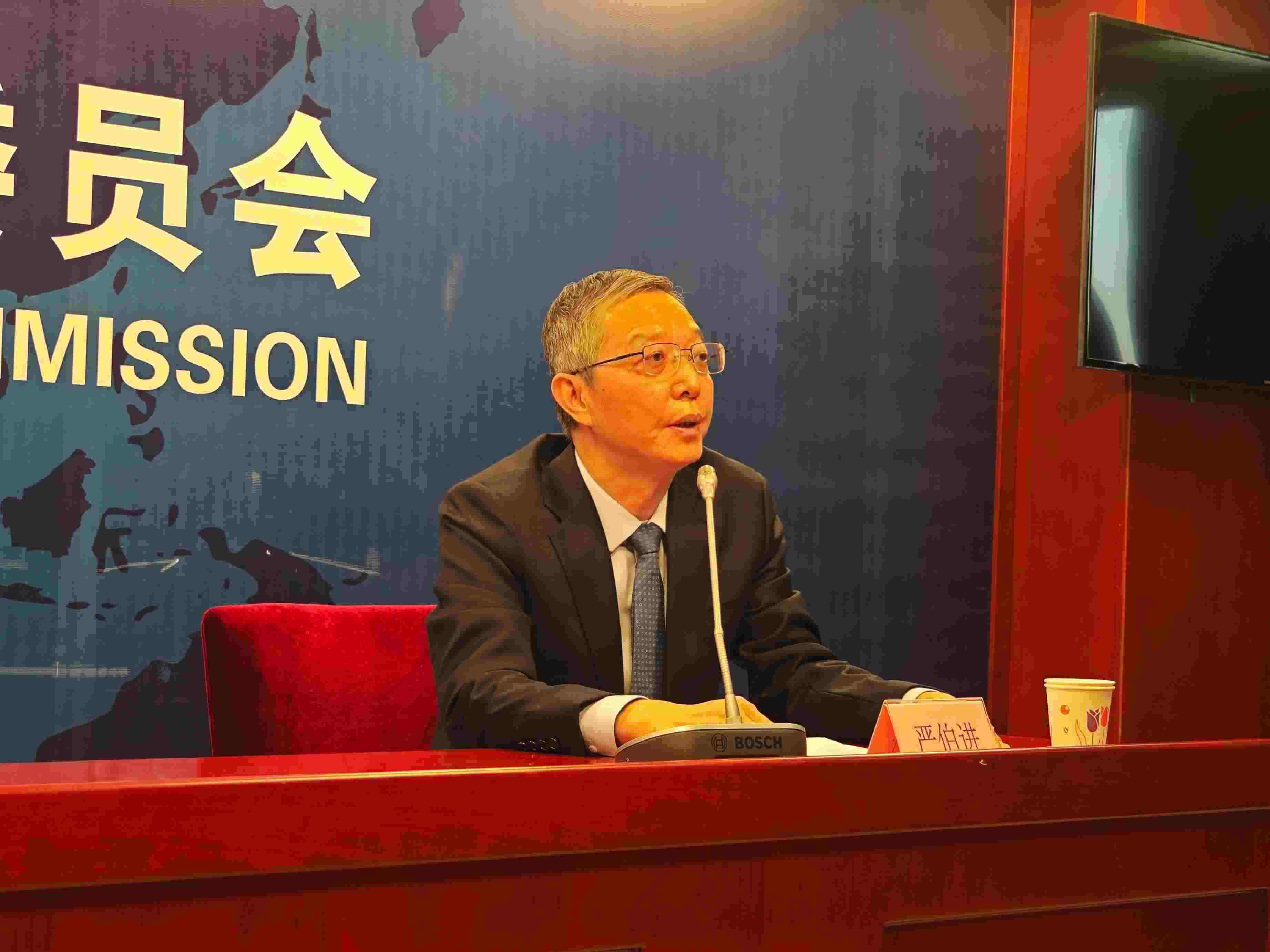 2月23日，嚴伯進在證監(jiān)會例行新聞發(fā)布會現(xiàn)場。 人民網(wǎng) 黃盛 攝