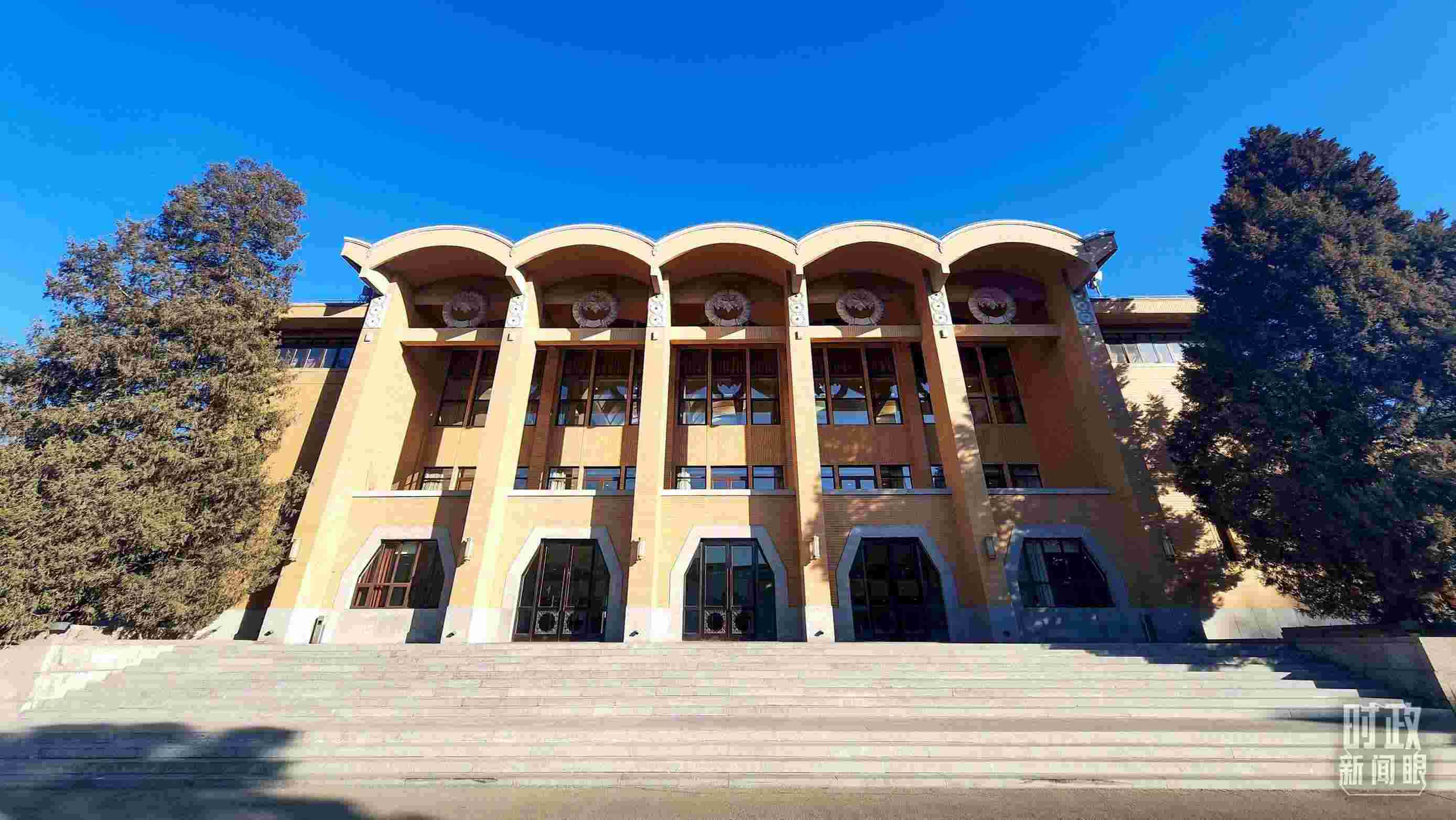 △2024年春季學(xué)期中央黨校（國(guó)家行政學(xué)院）中青年干部培訓(xùn)班3月1日上午在中央黨校開(kāi)班。（總臺(tái)央視記者劉琦拍攝）