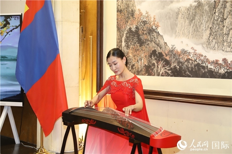 古箏表演。人民網記者 霍文攝