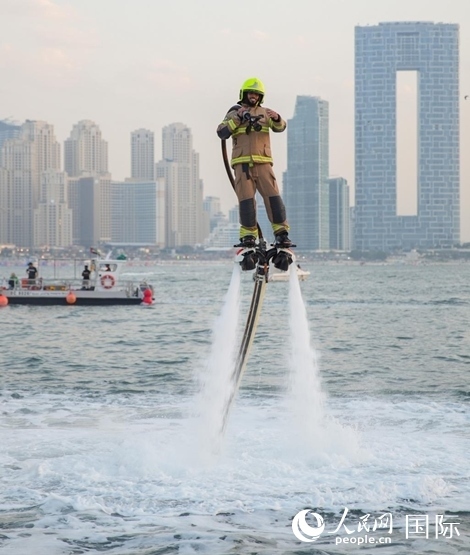 水上消防員。人民網(wǎng) 塔里克·易卜拉欣攝