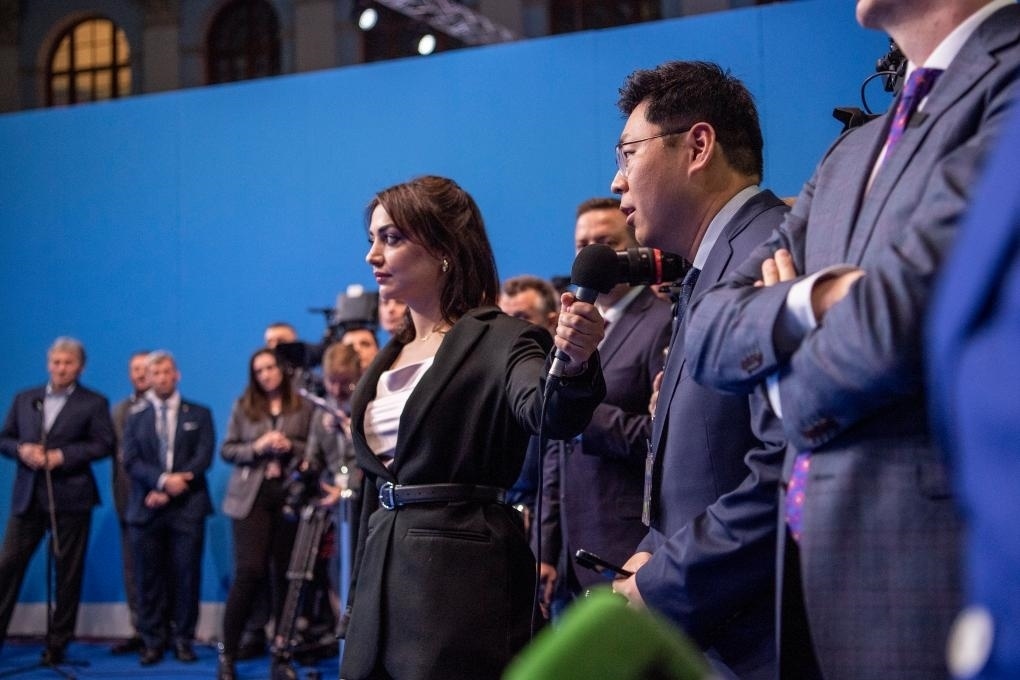 3月18日，在俄羅斯首都莫斯科，新華社記者向俄總統(tǒng)普京提問(wèn)。新華社記者曹陽(yáng)攝