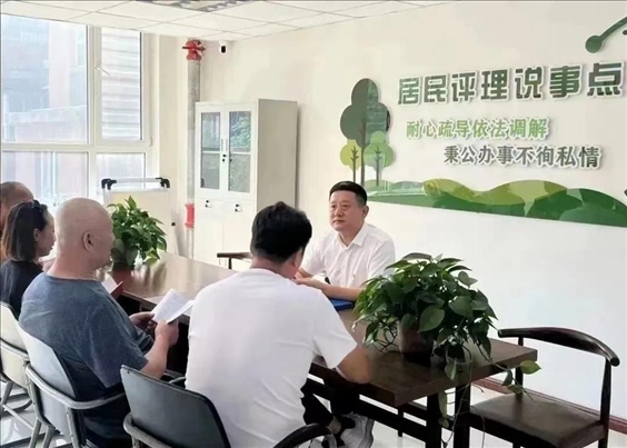 村（居）民評理說事點調(diào)解矛盾糾紛。遼寧省司法廳供圖