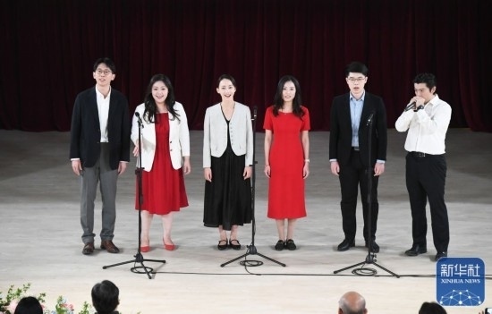 3月21日，國家開發(fā)銀行阿卡貝拉合唱團在音樂會上演出。新華社記者 任超 攝