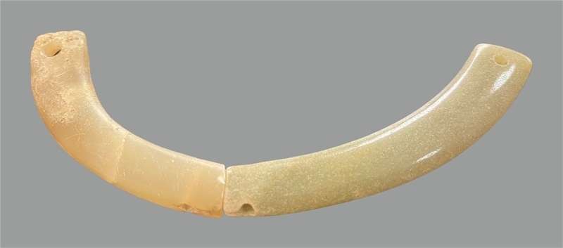 馬家浜文化晚期玉璜。中國文物報社供圖