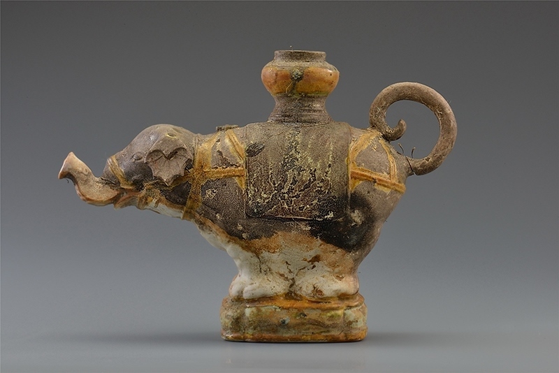 一號沉船出水的三彩象形持壺。中國文物報社供圖