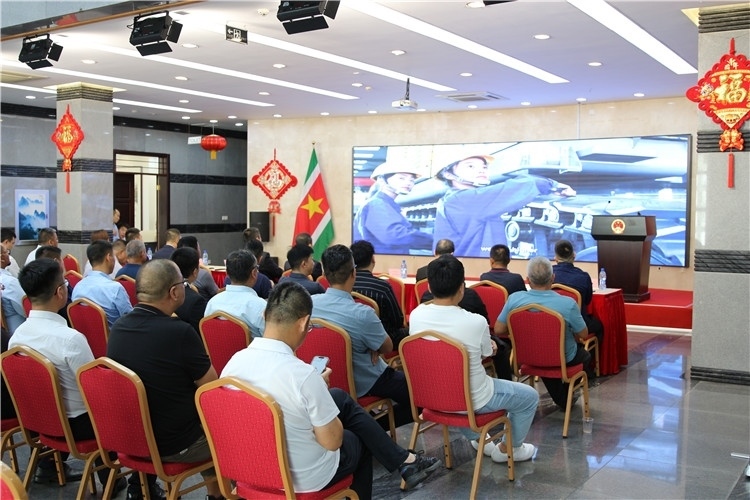 當(dāng)?shù)貢r間3月26日下午，中國品牌重型機械、載重車輛宣傳推介會在中國駐蘇里南大使館舉行。圖為宣介會現(xiàn)場。中國駐蘇里南大使館供圖