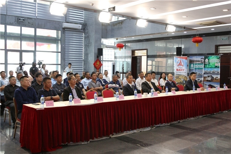 當(dāng)?shù)貢r間3月26日下午，中國品牌重型機械、載重車輛宣傳推介會在中國駐蘇里南大使館舉行。圖為宣介會現(xiàn)場。中國駐蘇里南大使館供圖