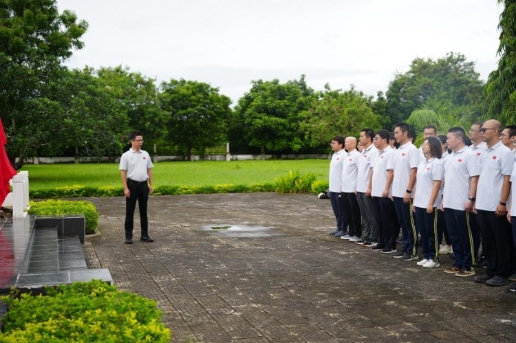 醫(yī)療隊(duì)隊(duì)長(zhǎng)致詞。中國(guó)援桑醫(yī)療隊(duì)供圖