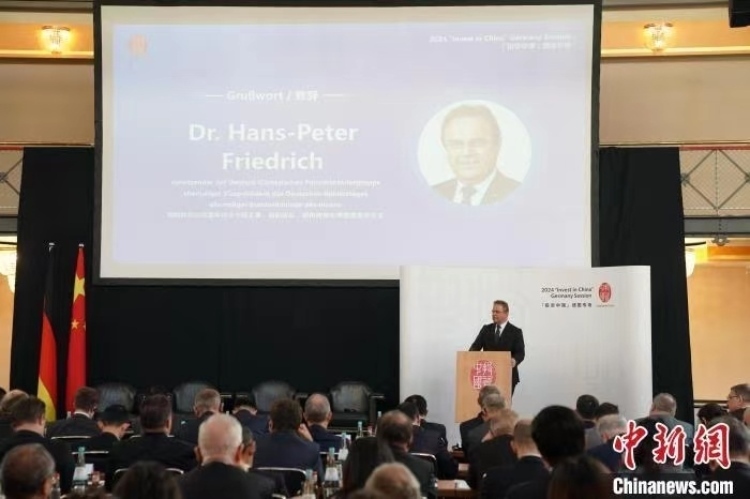 當(dāng)?shù)貢r(shí)間4月5日，由中國(guó)商務(wù)部主辦的“投資中國(guó)”德國(guó)專(zhuān)場(chǎng)推介活動(dòng)在斯圖加特市舉行。中新社記者 馬秀秀 攝