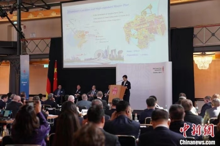 當(dāng)?shù)貢r(shí)間4月5日，由中國(guó)商務(wù)部主辦的“投資中國(guó)”德國(guó)專(zhuān)場(chǎng)推介活動(dòng)在斯圖加特市舉行。中新社記者 馬秀秀 攝