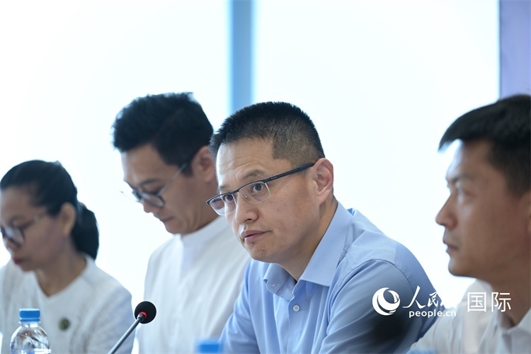 緬甸中國企業(yè)商會會長、工商銀行仰光分行行長劉銘介紹有關(guān)情況-人民網(wǎng)記者謝佳君攝