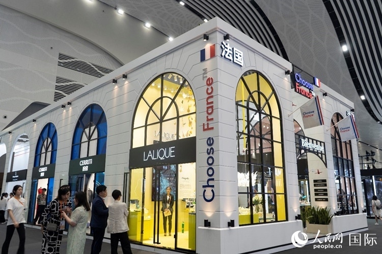 第四屆中國國際消費品博覽會法國國家館。人民網(wǎng) 常沙攝