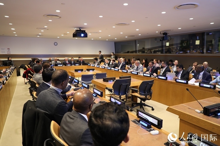 40多國(guó)常駐代表、副代表以及聯(lián)合國(guó)工發(fā)組織、糧農(nóng)組織、區(qū)域經(jīng)委會(huì)、南南合作辦公室等聯(lián)合國(guó)機(jī)構(gòu)官員等100多人參加全球發(fā)展倡議之友小組高級(jí)別會(huì)議。 人民網(wǎng)記者 李志偉攝