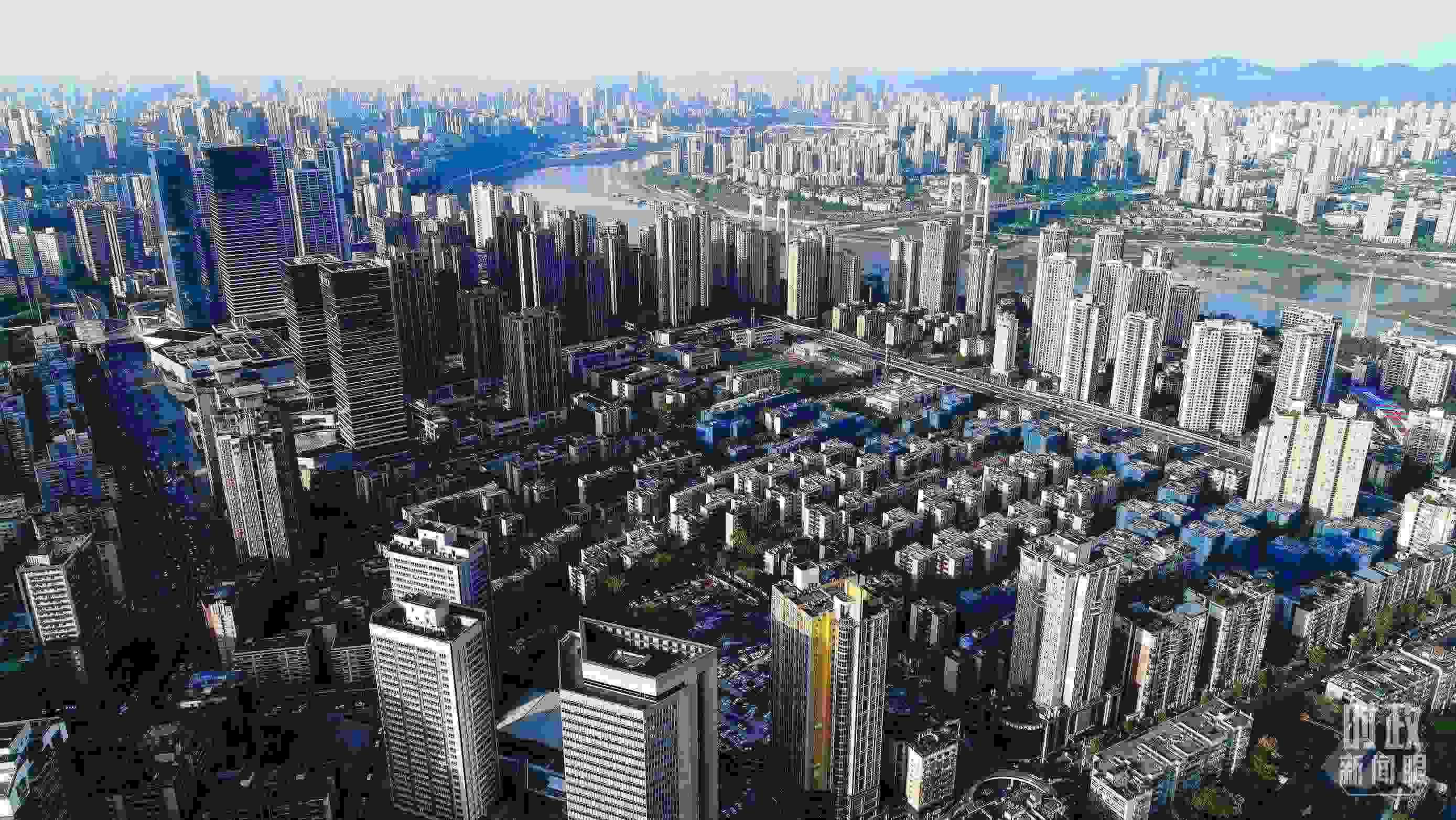 △俯瞰謝家灣街道民主村社區(qū)。（總臺記者謝鵬拍攝）