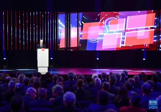 4月21日，挪威首相斯特勒在德國(guó)漢諾威工業(yè)博覽會(huì)開(kāi)幕式上致辭。挪威是今年展會(huì)主賓國(guó)。新華社記者 任鵬飛 攝