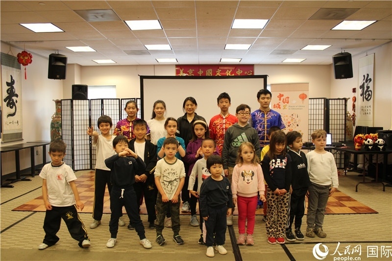 2、此次活動(dòng)是在美京中國(guó)文化中心舉辦的“中國(guó)城里品中國(guó)”系列文化活動(dòng)之一。 伊莎貝爾·羅德里格斯攝