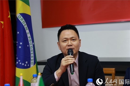 中國駐里約熱內(nèi)盧總領(lǐng)館副總領(lǐng)事王尉育在座談會(huì)上致辭。人民網(wǎng)記者 陳海琪攝