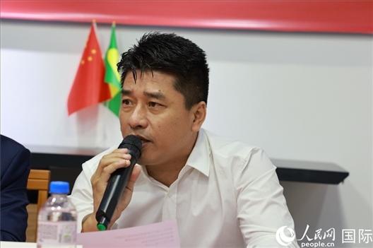巴西中國浙江商會(huì)會(huì)長鄭俠茂在座談會(huì)上致辭。人民網(wǎng)記者 陳海琪攝