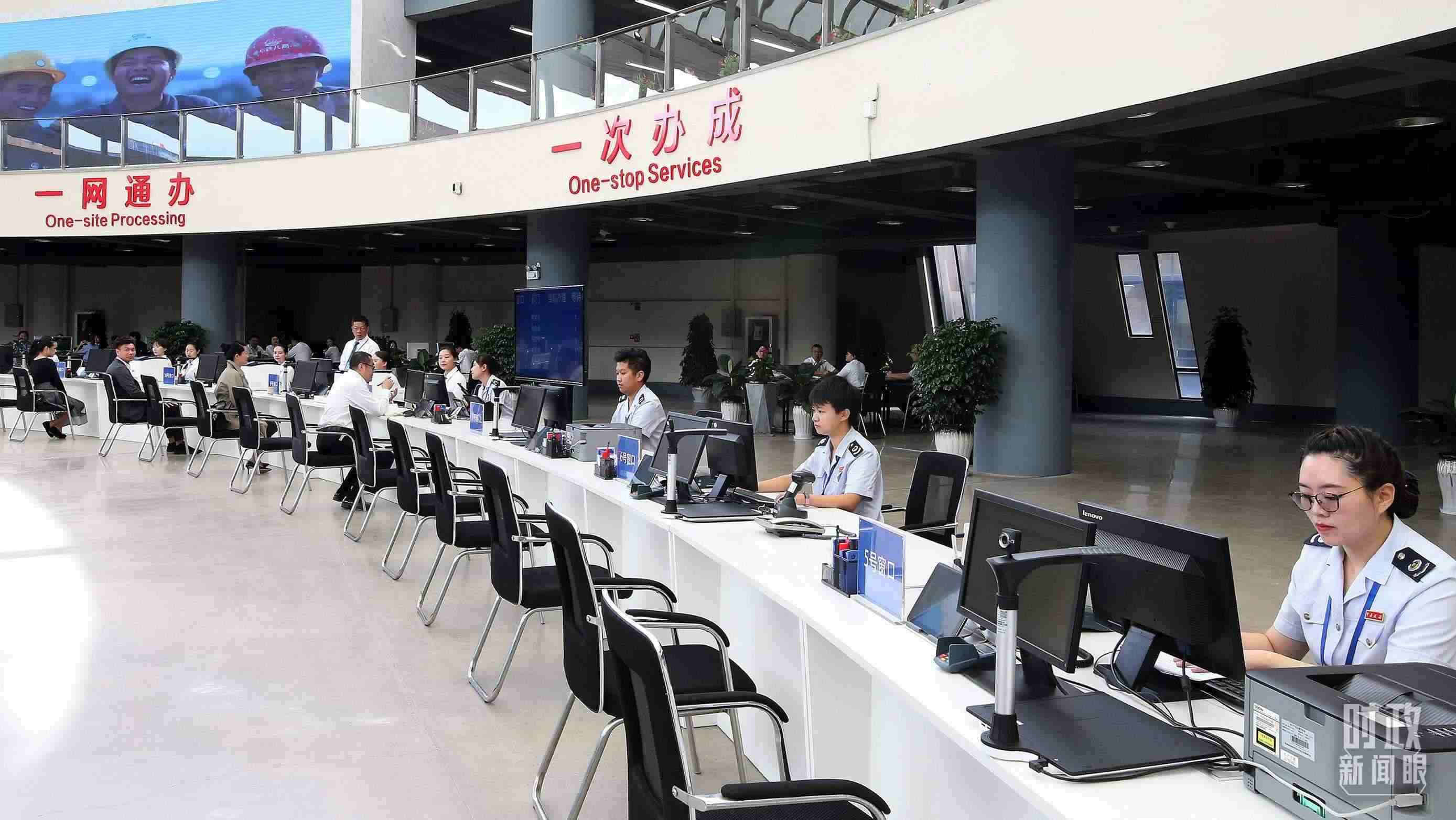 △中國（云南）自由貿(mào)易試驗區(qū)昆明片區(qū)綜合服務(wù)中心。（圖/視覺中國）