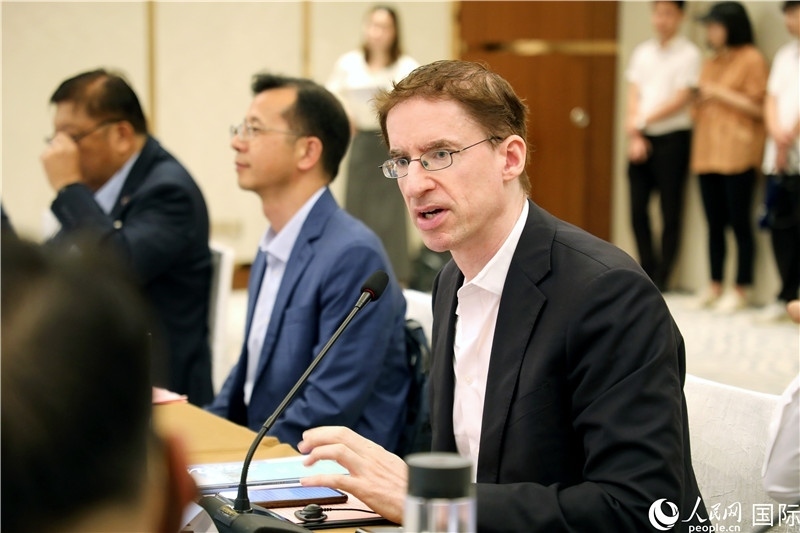 德國駐廣州總領(lǐng)事魯彥在產(chǎn)業(yè)對(duì)接會(huì)上發(fā)言。人民網(wǎng)記者趙益普攝