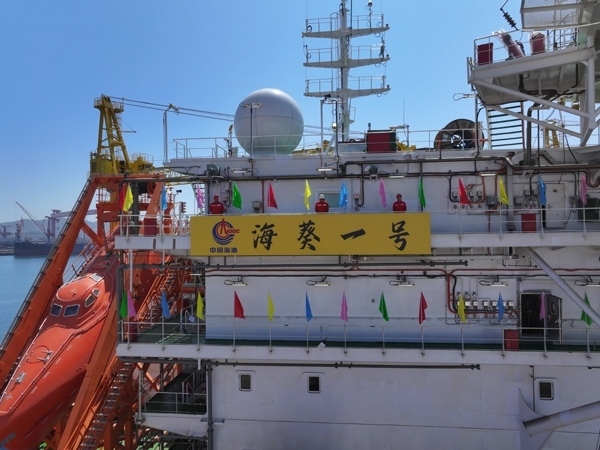 亞洲首艘圓筒型FPSO“海葵一號”建造完工。韓慶攝
