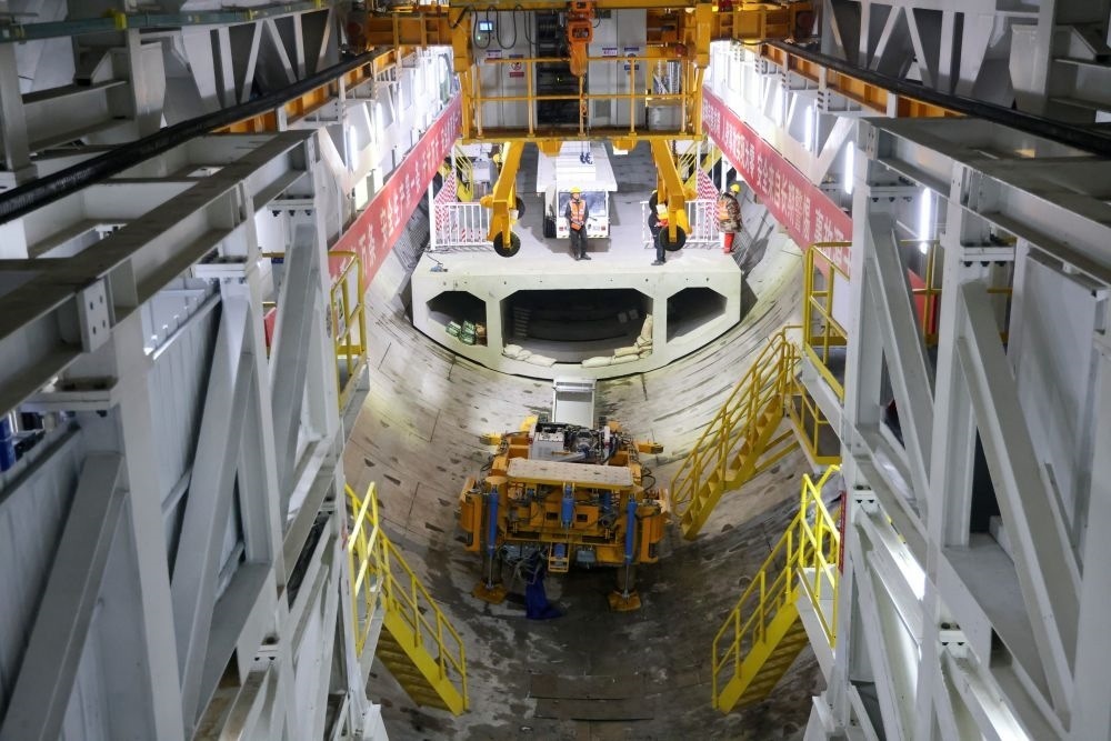 2024年2月16日，中鐵十四局集團(tuán)的建設(shè)者在京唐城際鐵路運(yùn)潮減河隧道施工。新華社記者 邢廣利 攝