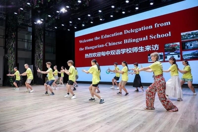 2023年7月，匈牙利匈中雙語學(xué)校師生代表團來到江蘇參加“錦繡江蘇”青年交流項目。