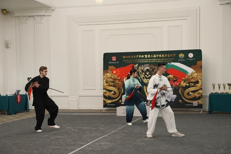 武術愛好者現(xiàn)場表演。索非亞中國文化中心供圖