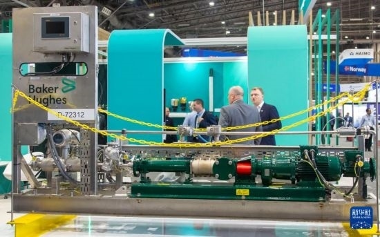 這是5月6日在美國(guó)休斯敦國(guó)際海洋油氣技術(shù)大會(huì)及設(shè)備展上拍攝的展示的裝備。新華社發(fā)（勞承躍攝）