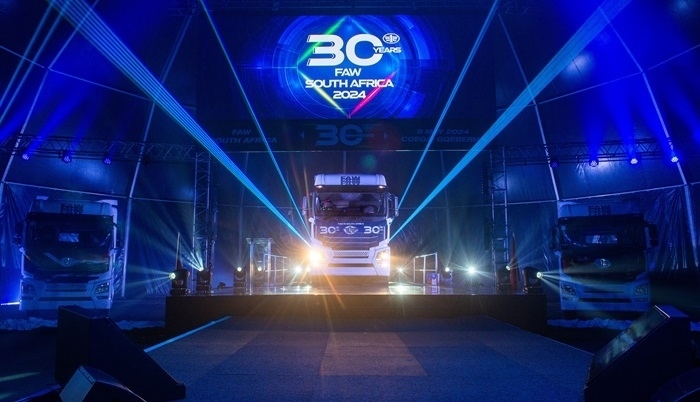 新一代旗艦車型JH6 550馬力牽引亮相。圖片來源：一汽解放