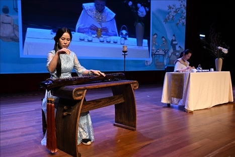 活動(dòng)現(xiàn)場(chǎng)茶藝古琴表演。新加坡中國(guó)文化中心供圖