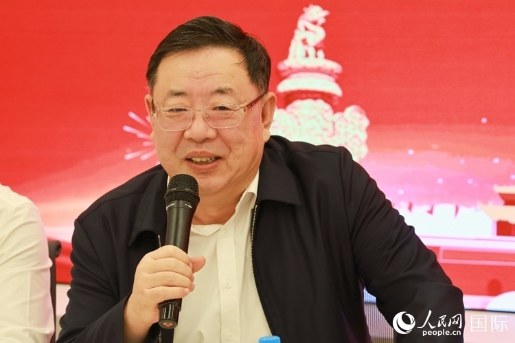 山東省泰安市委書記、市人大常委會主任楊洪濤在座談會上致辭。人民網(wǎng)記者 陳海琪攝