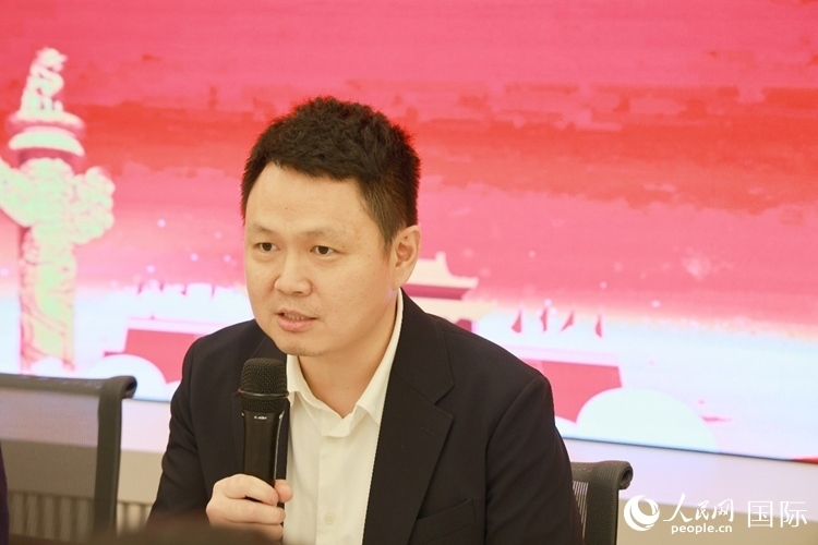 中國駐里約熱內(nèi)盧總領(lǐng)館副總領(lǐng)事王尉育在座談會上致辭。人民網(wǎng)記者 陳海琪攝