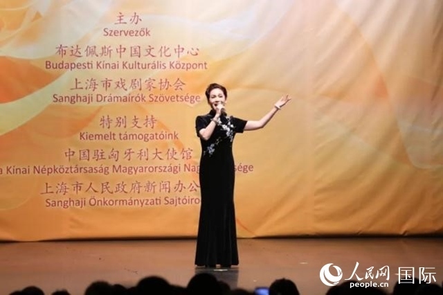 “玉蘭花開·魅力上?！弊哌M(jìn)布達(dá)佩斯。葉辰亮攝